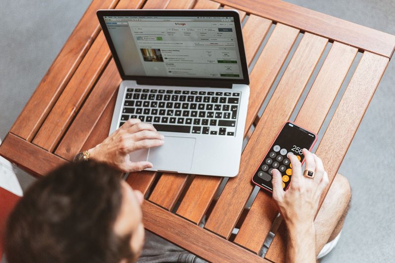 Working out pest control marketing costs with a laptop and calculator